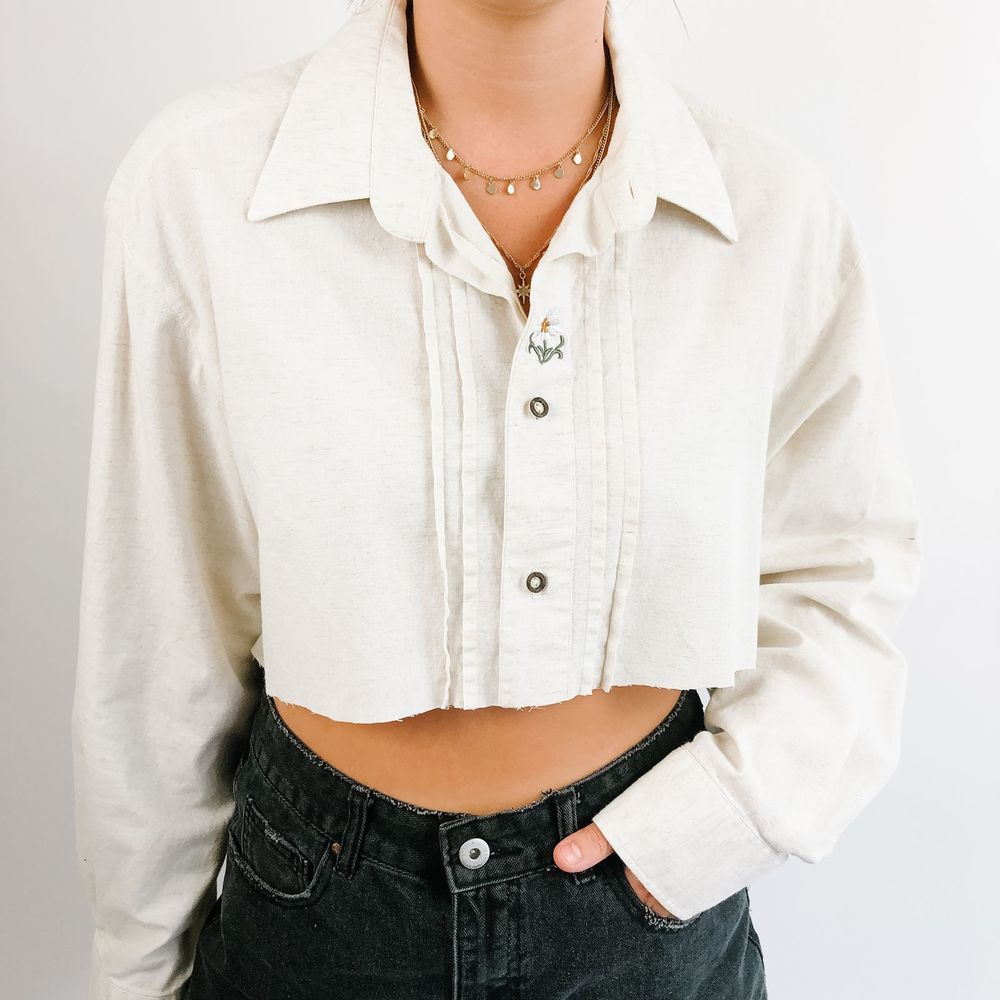 SOLD Vintage Embroidered Flower Cropped Top